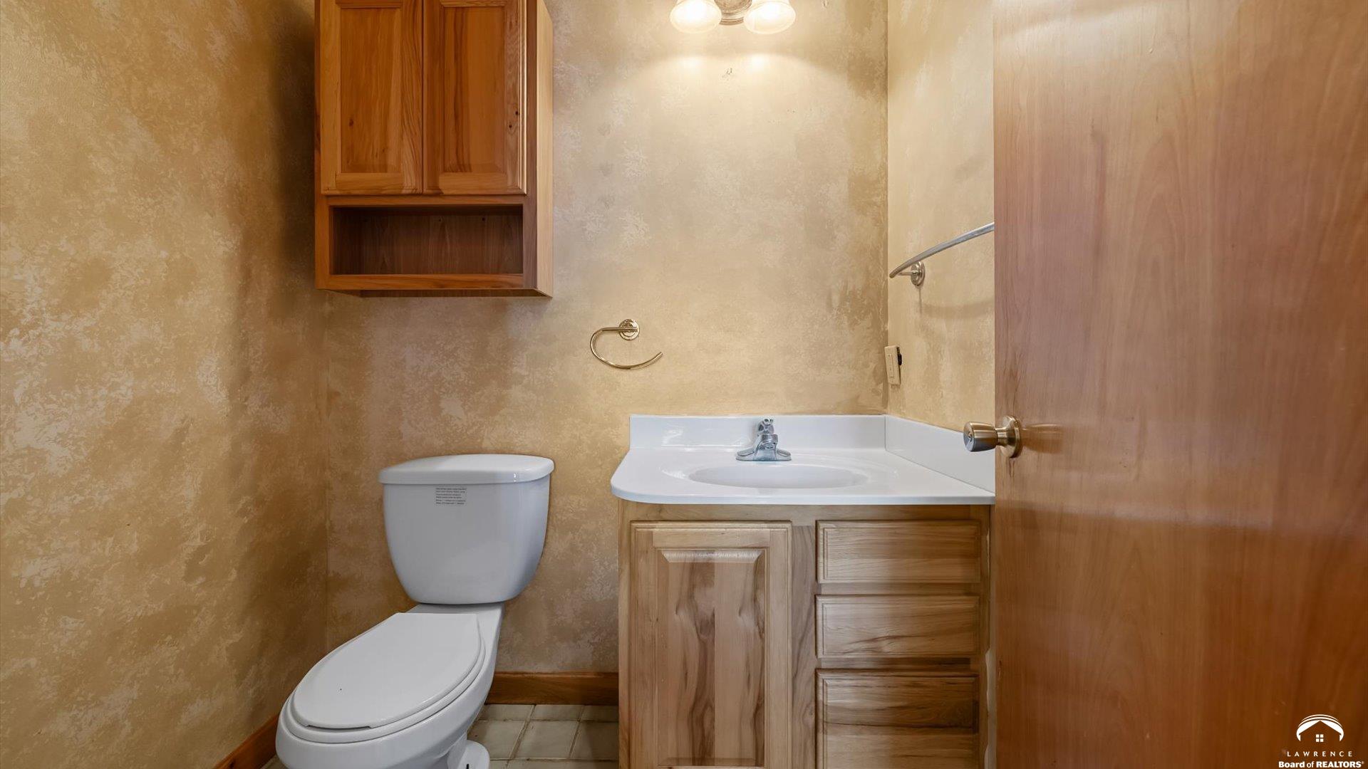 1573 North 1100th Road Lawrence, KS 66046 - Photo 9 of 31