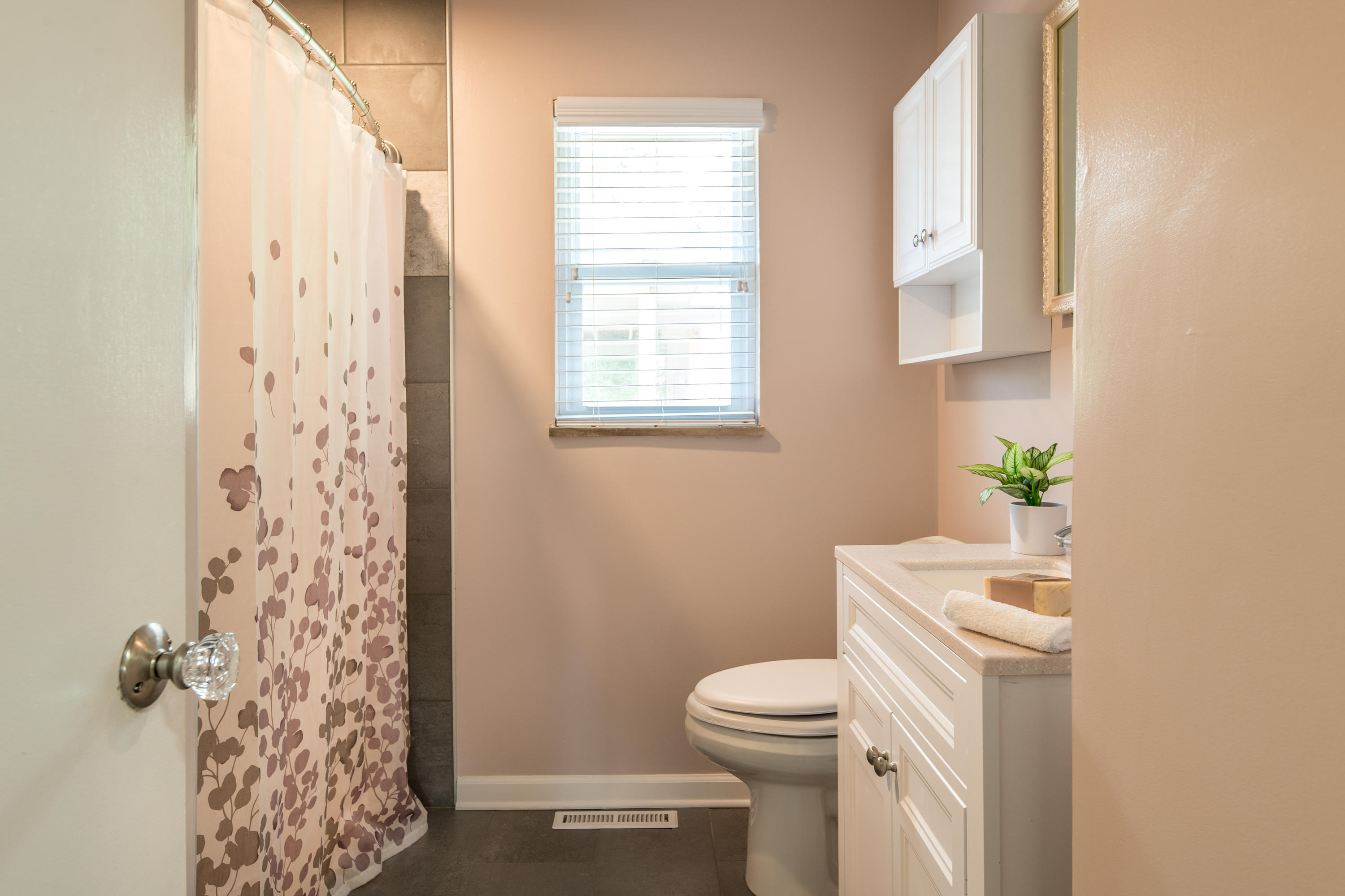 606 Wesley Road Northwest Knoxville, TN 37909 - Photo 14 of 25 Master Bathroom