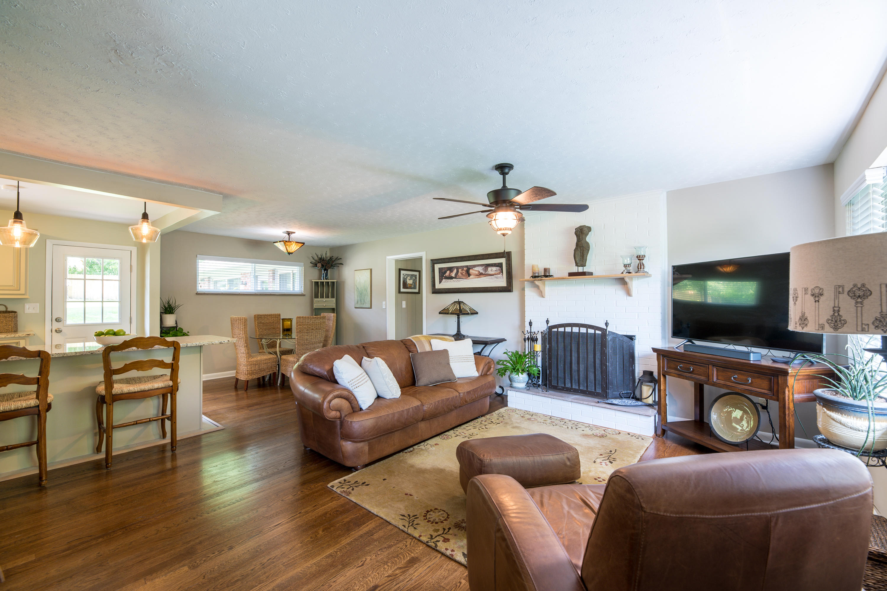 606 Wesley Road Northwest Knoxville, TN 37909 - Photo 3 of 25 Main Living Room