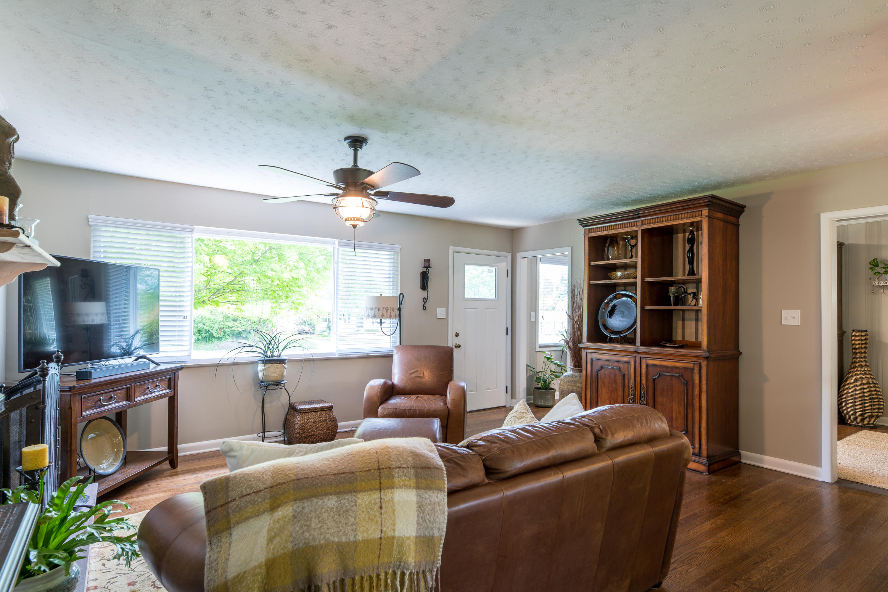 606 Wesley Road Northwest Knoxville, TN 37909 - Photo 4 of 25 Picture Window