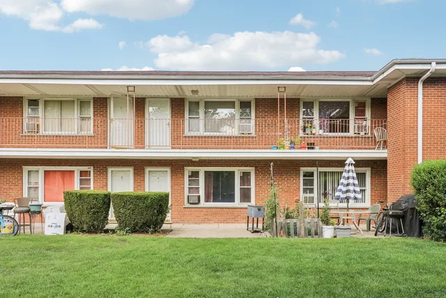 $165,000 | 1107 East Algonquin Road, Unit 4, Arlington Heights, IL 60005