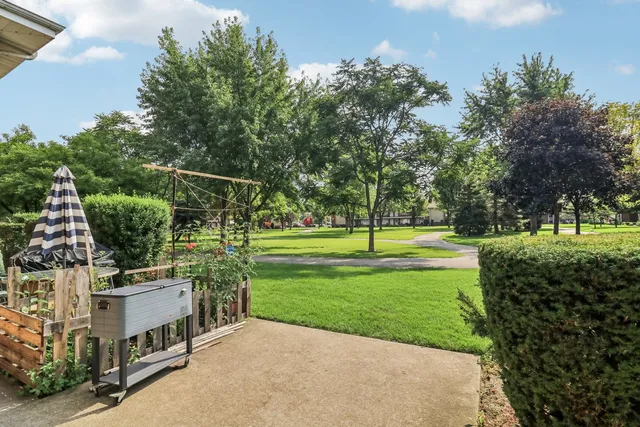 $165,000 | 1107 East Algonquin Road, Unit 4, Arlington Heights, IL 60005