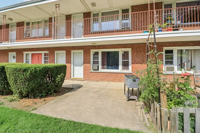 $165,000 | 1107 East Algonquin Road, Unit 4, Arlington Heights, IL 60005