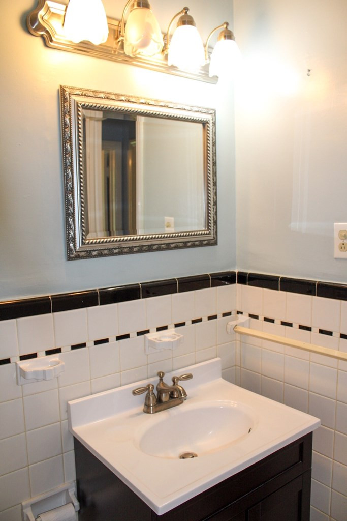 1634 Pendleton Road Augusta, GA 30904 - Photo 13 of 31 guest bath