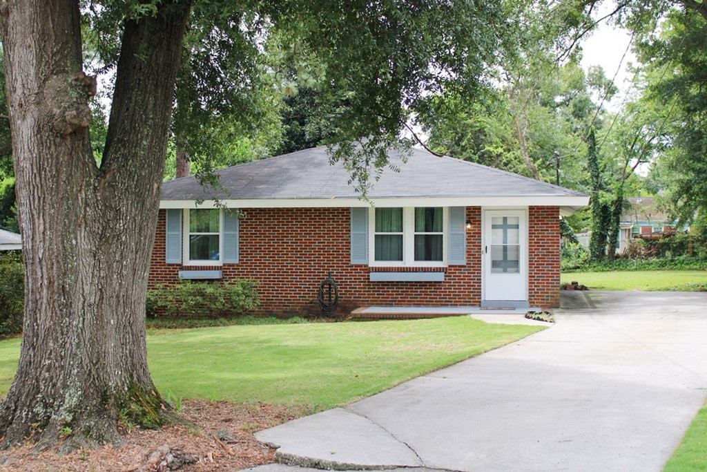 1634 Pendleton Road Augusta, GA 30904 - Photo 3 of 31 front entrance and driveway