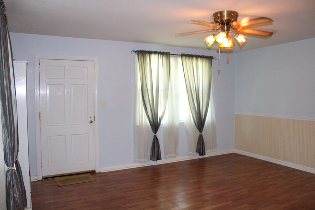 1634 Pendleton Road Augusta, GA 30904 - Photo 8 of 31 living room