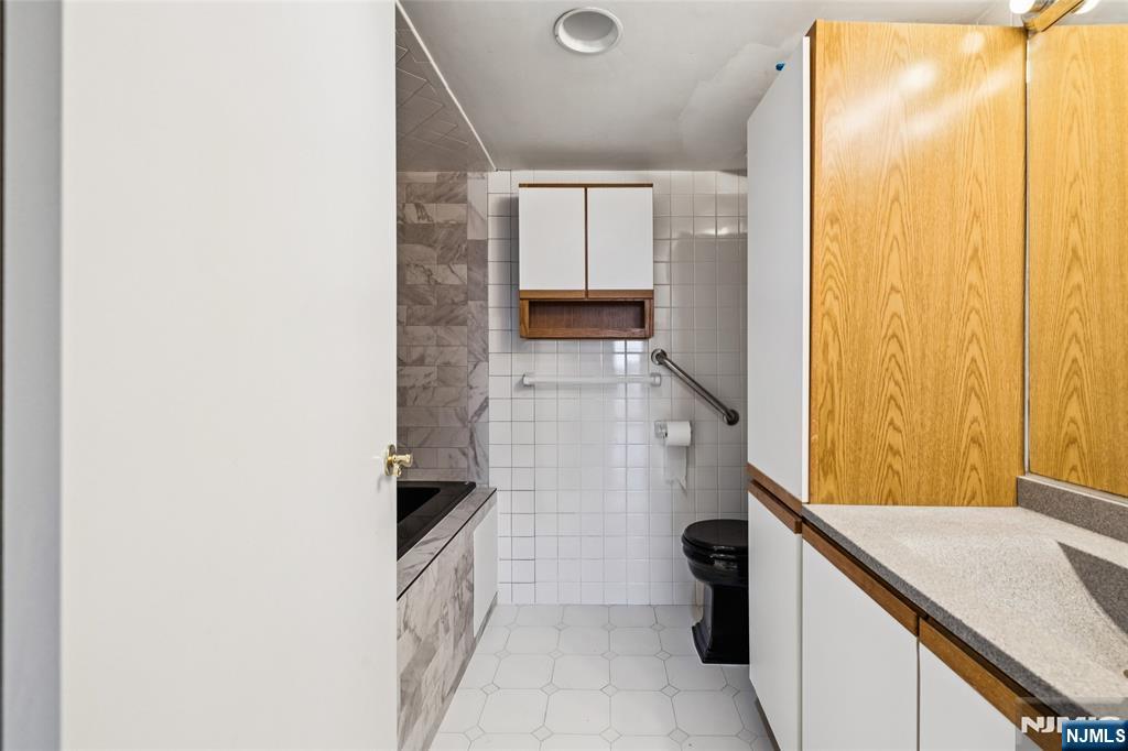 55 Clinton Place, Unit 510 Hackensack, NJ 07601 - Photo 19 of 31