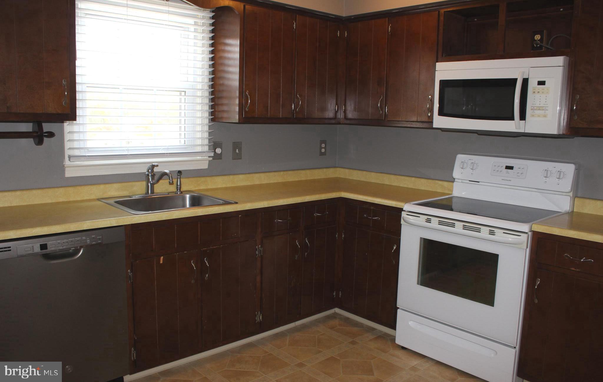 897 Hornig Road Lancaster, PA 17601 - Photo 6 of 24 Kitchen