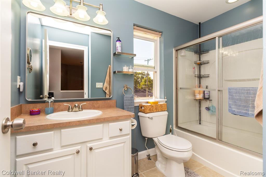 2738 Emmons Avenue Rochester Hills, MI 48307 - Photo 28 of 44