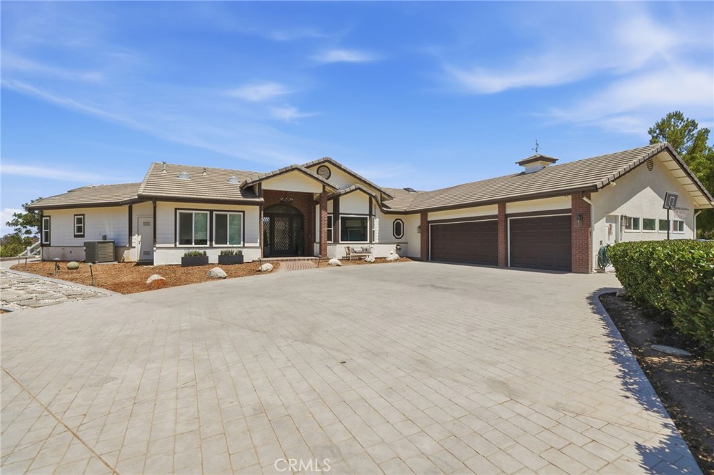 41110 Los Ranchos Circle Temecula, CA 92592 - Photo 6 of 77 a front view of a house with a yard