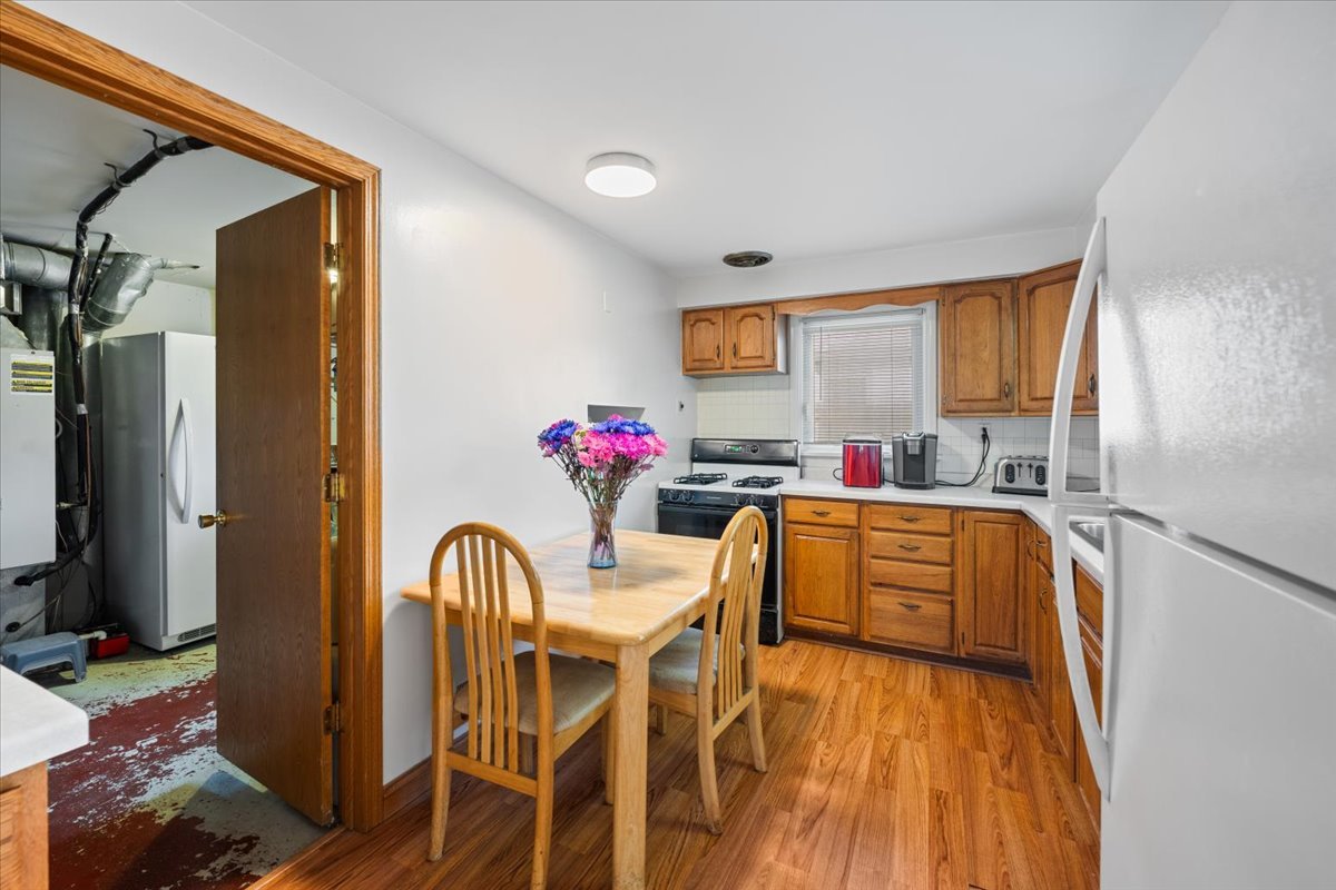 125 Maple Court Geneva, IL 60134 - Photo 11 of 37 Gallery Image 11