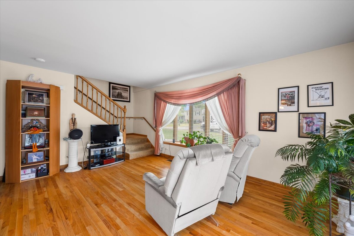 125 Maple Court Geneva, IL 60134 - Photo 14 of 37 Gallery Image 14
