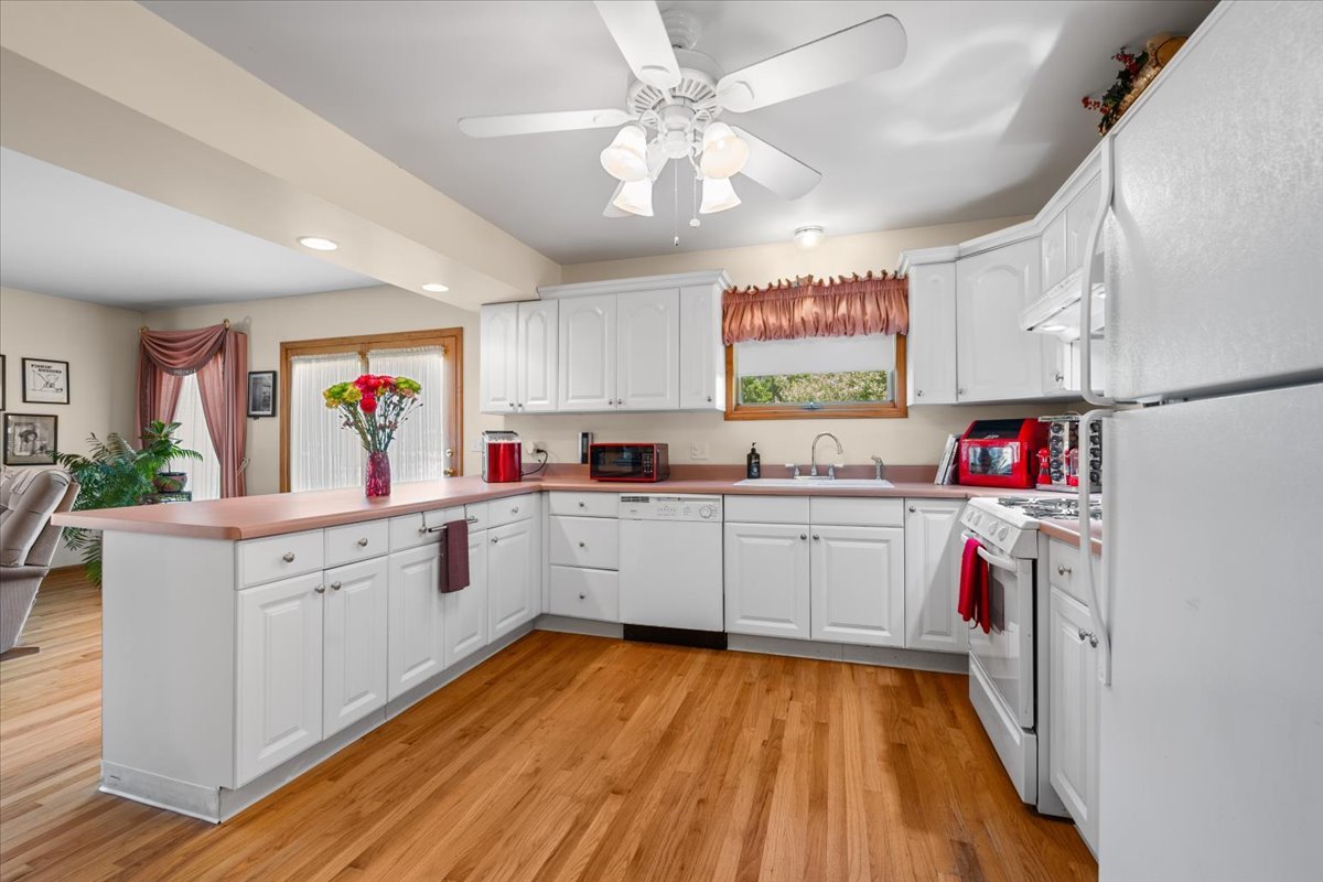 125 Maple Court Geneva, IL 60134 - Photo 16 of 37 Gallery Image 16