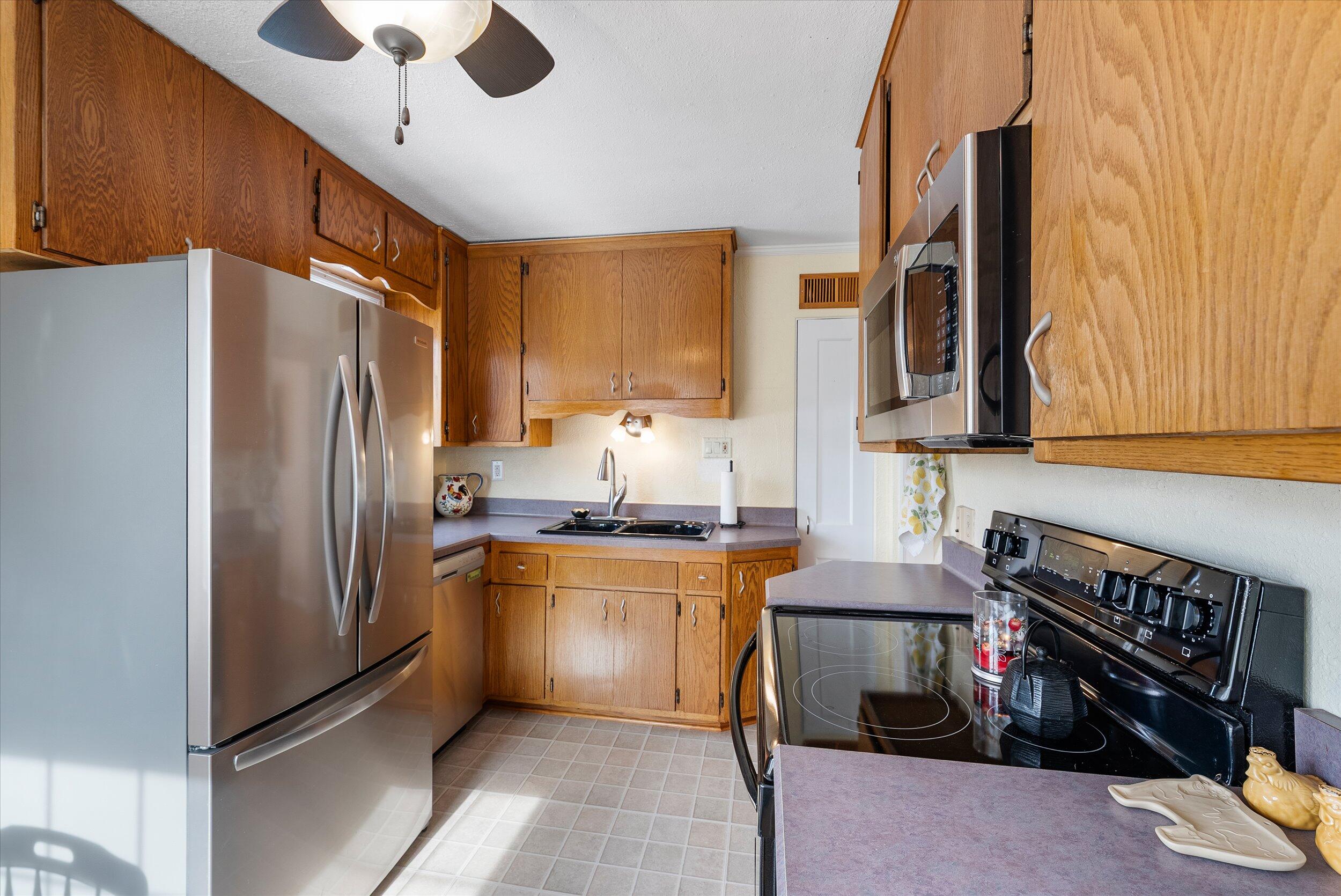 213 Summit Drive Port Washington, WI 53074 - Photo 8 of 39 08-Middle Coast-8