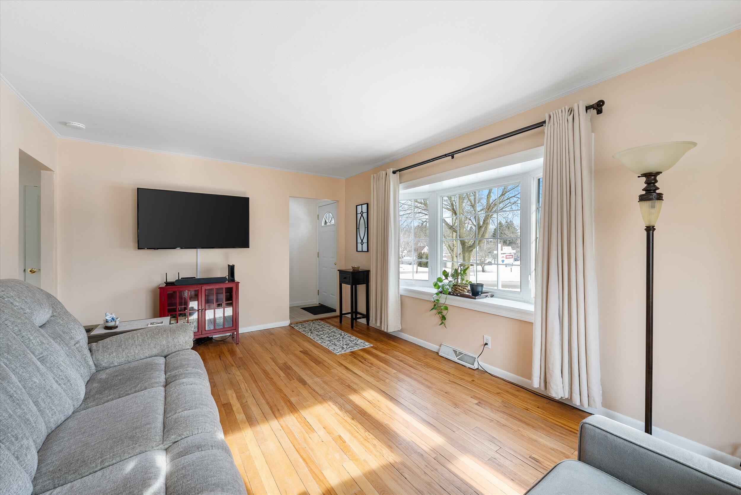 213 Summit Drive Port Washington, WI 53074 - Photo 2 of 39 02-Middle Coast-2