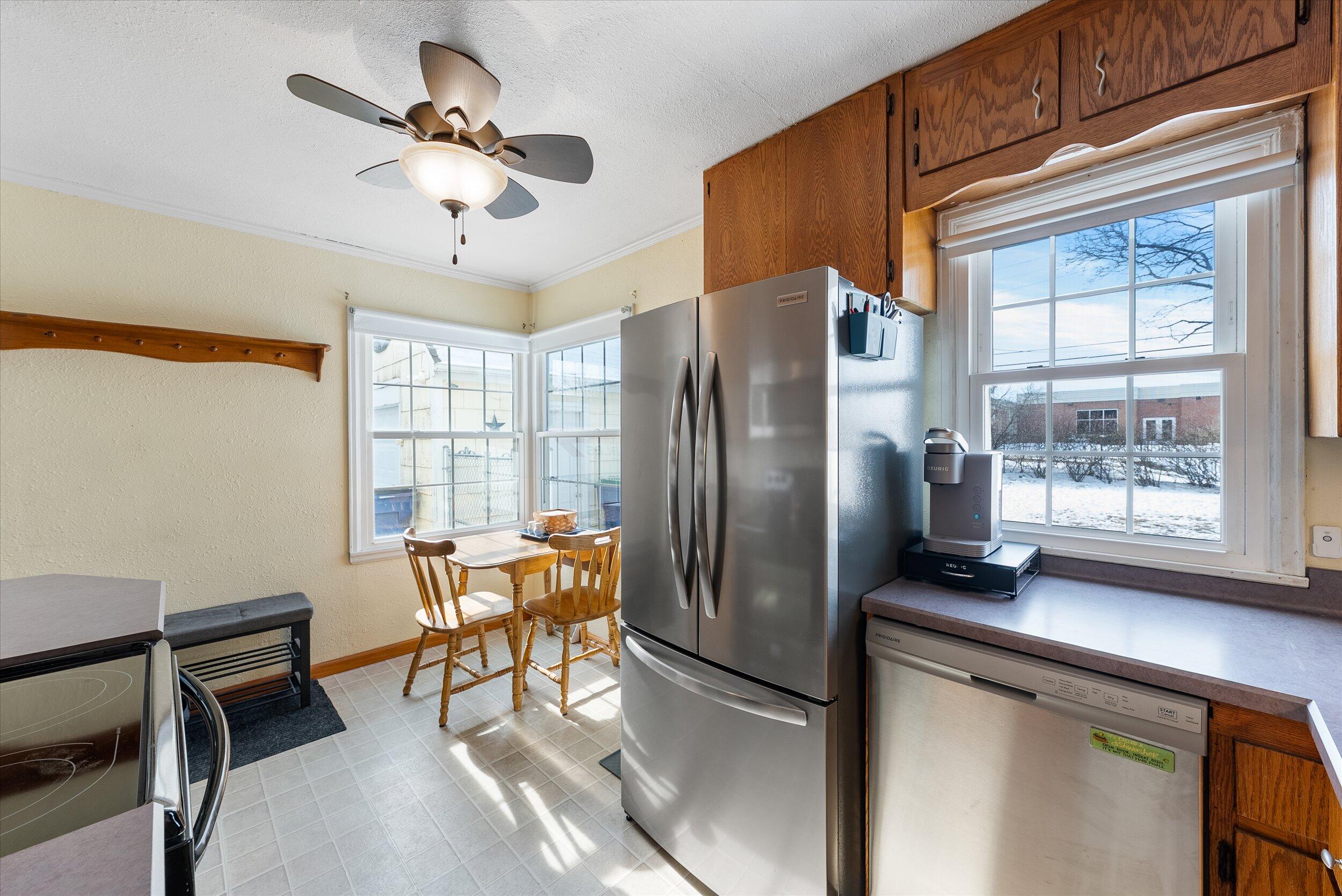 213 Summit Drive Port Washington, WI 53074 - Photo 5 of 39 05-Middle Coast-5