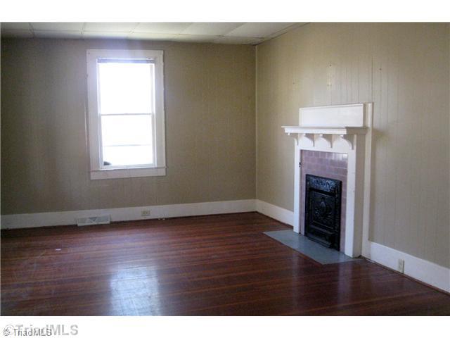 3306 High Point Road Winston-Salem, NC 27107 - Photo 2 of 8 Living Room.