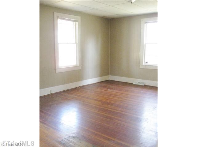 3306 High Point Road Winston-Salem, NC 27107 - Photo 3 of 8 Living Room. Alternate View