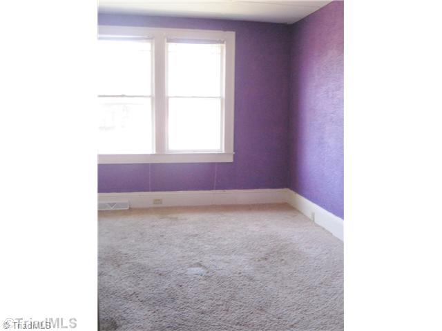 3306 High Point Road Winston-Salem, NC 27107 - Photo 7 of 8 2nd Bedroom.