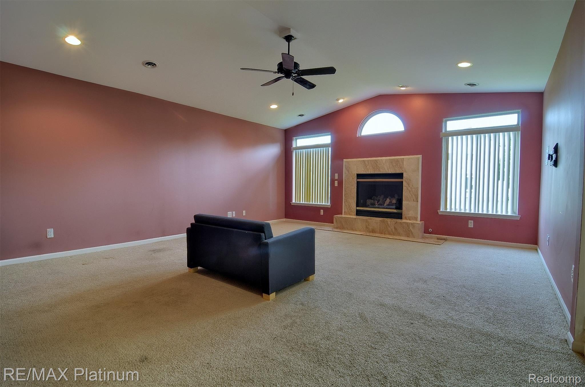 578 Ridge Road Walled Lake, MI 48390 - Photo 12 of 34 12-Family Room.jpg