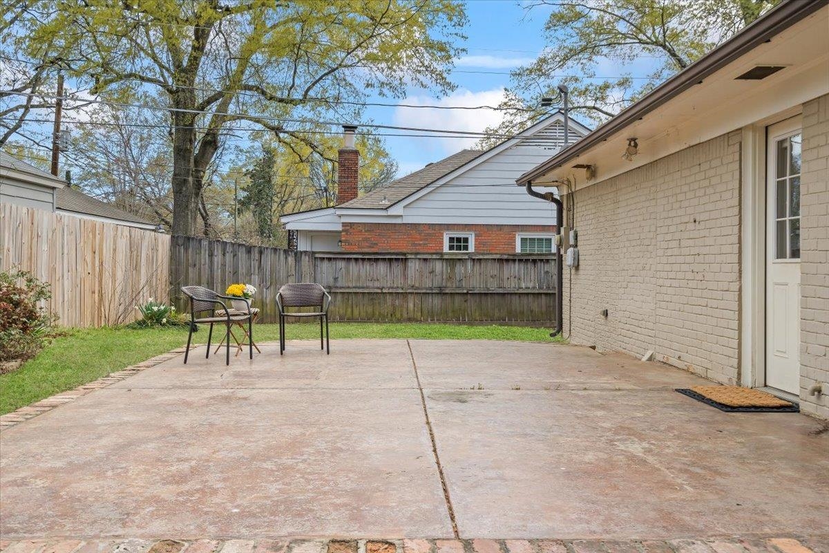 1556 Hayne Road Memphis, TN 38119 - Photo 21 of 27 a view of a chairs with a small yard