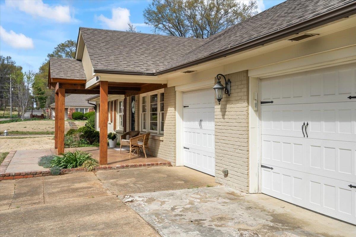 1556 Hayne Road Memphis, TN 38119 - Photo 25 of 27 a view of a house with a patio