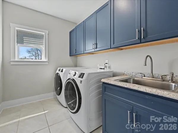 $1,175,000 | 1052 Lakefront Wds Drive, Belmont, NC 28012