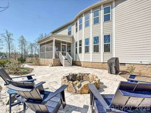 $1,175,000 | 1052 Lakefront Wds Drive, Belmont, NC 28012
