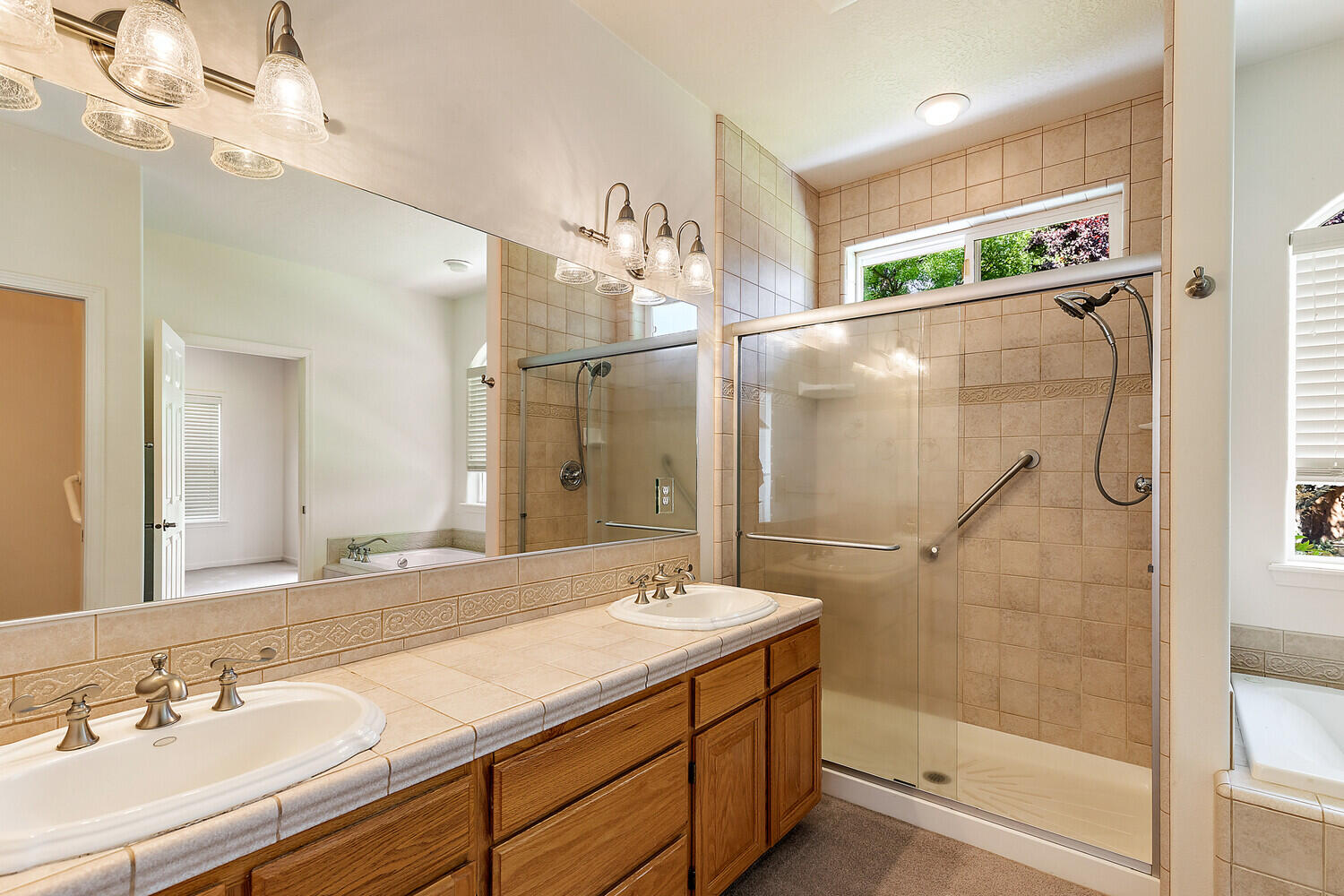 1045 Coral Ridge Eagle Point, OR 97524 - Photo 43 of 48