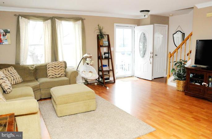 992 Pebblestone Road Pasadena, MD 21122 - Photo 4 of 25 Living Room