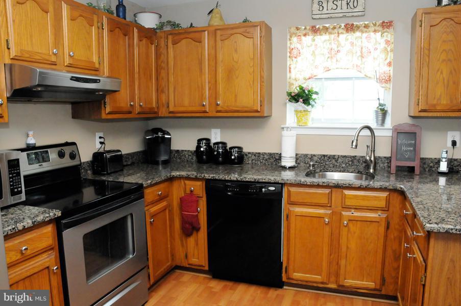992 Pebblestone Road Pasadena, MD 21122 - Photo 7 of 25 Kitchen