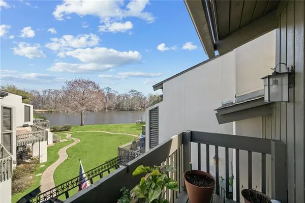 $395,000 | 106 Tchefuncte Oaks Drive, Unit 106, Mandeville, LA 70471