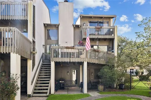 $395,000 | 106 Tchefuncte Oaks Drive, Unit 106, Mandeville, LA 70471