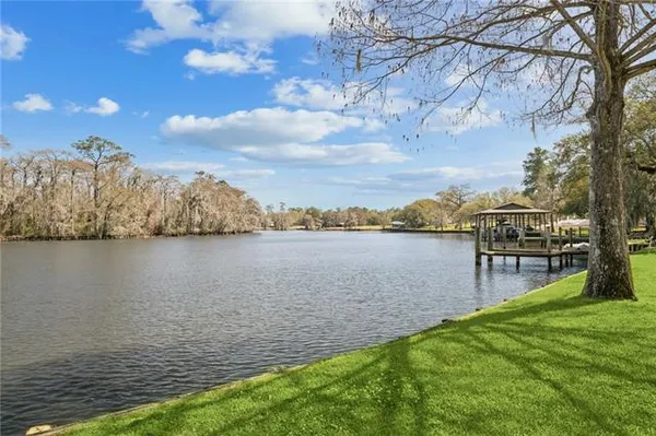 $395,000 | 106 Tchefuncte Oaks Drive, Unit 106, Mandeville, LA 70471