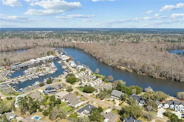 $395,000 | 106 Tchefuncte Oaks Drive, Unit 106, Mandeville, LA 70471