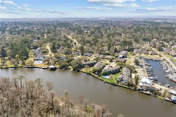$395,000 | 106 Tchefuncte Oaks Drive, Unit 106, Mandeville, LA 70471