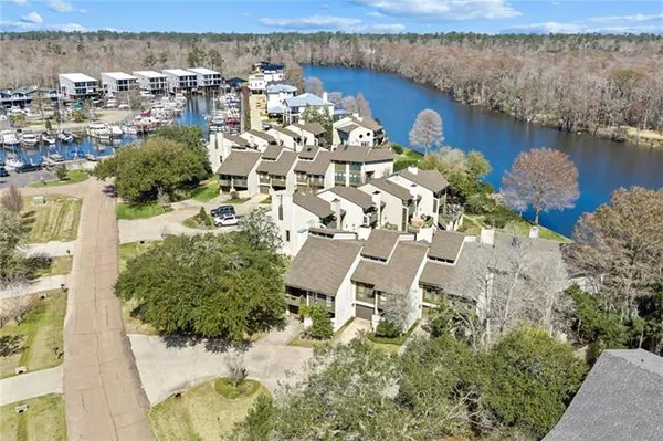 $395,000 | 106 Tchefuncte Oaks Drive, Unit 106, Mandeville, LA 70471