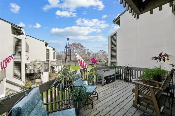 $395,000 | 106 Tchefuncte Oaks Drive, Unit 106, Mandeville, LA 70471