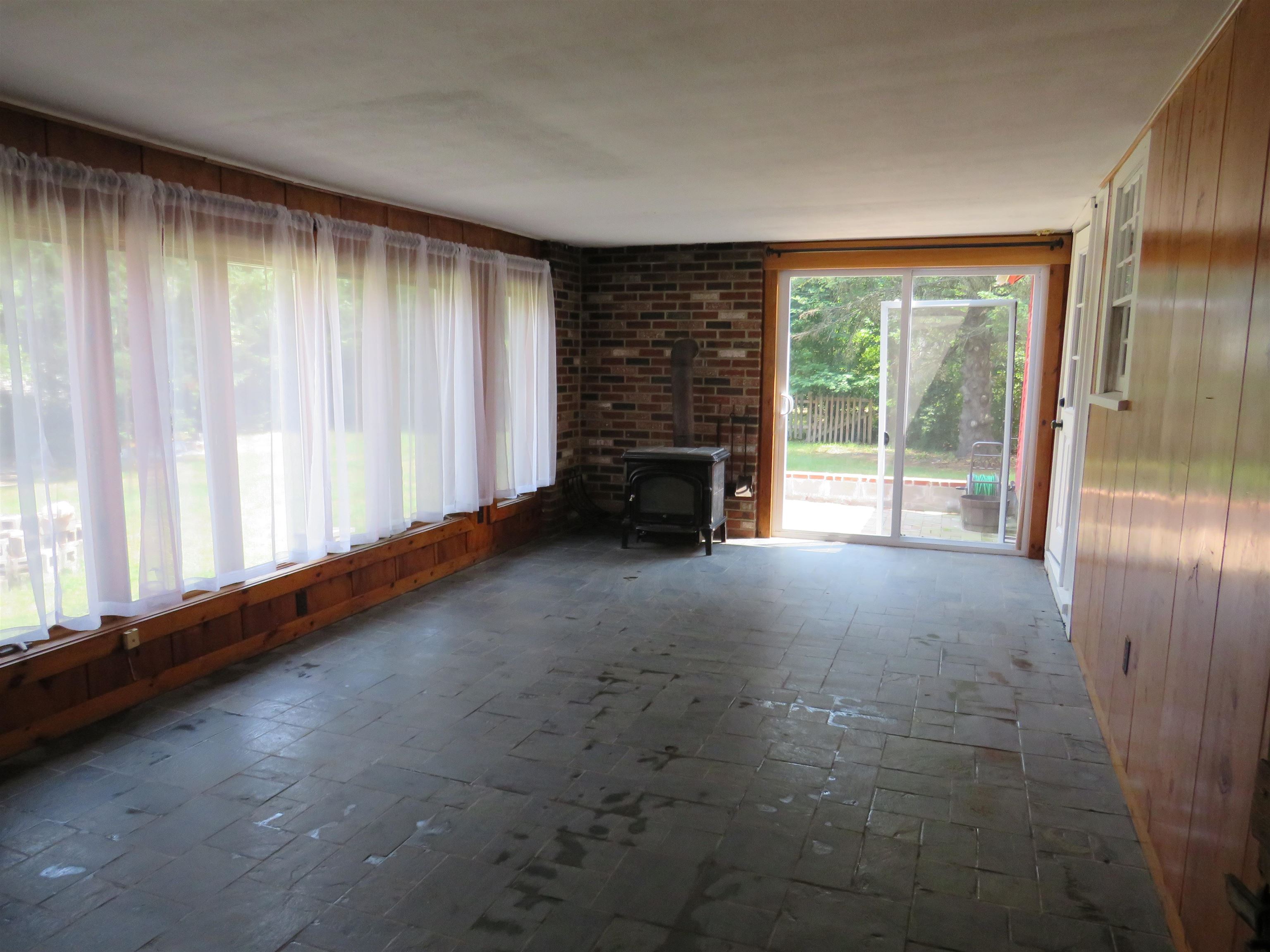 1808 Dover Road Epsom, NH 03234 - Photo 4 of 29