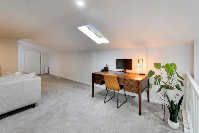 $800,000 | 2852 North Damen Avenue, Unit 3, Chicago, IL 60618