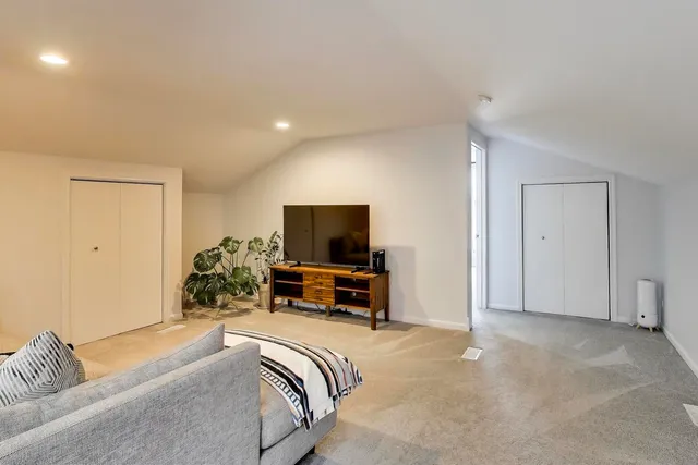 $800,000 | 2852 North Damen Avenue, Unit 3, Chicago, IL 60618