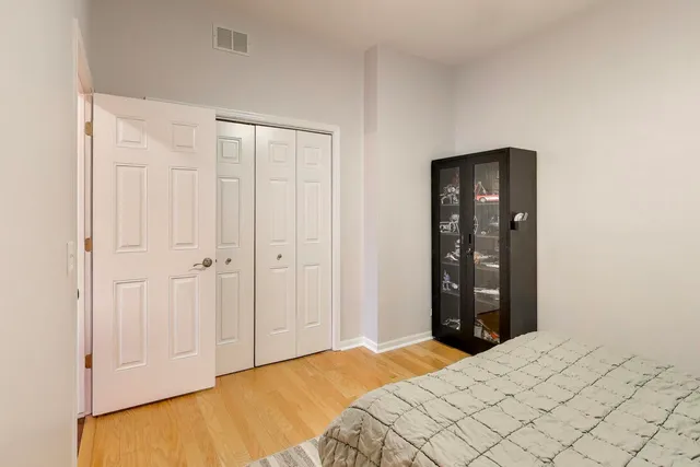 $800,000 | 2852 North Damen Avenue, Unit 3, Chicago, IL 60618