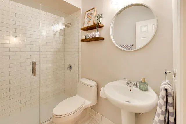 $800,000 | 2852 North Damen Avenue, Unit 3, Chicago, IL 60618