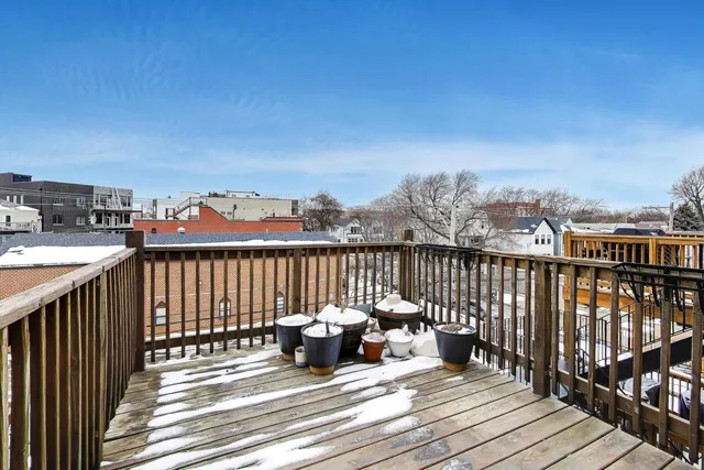 $800,000 | 2852 North Damen Avenue, Unit 3, Chicago, IL 60618