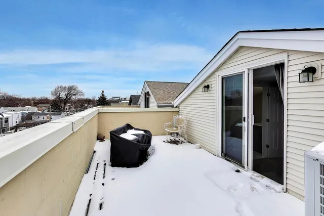 $800,000 | 2852 North Damen Avenue, Unit 3, Chicago, IL 60618