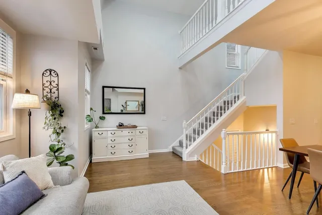 $800,000 | 2852 North Damen Avenue, Unit 3, Chicago, IL 60618