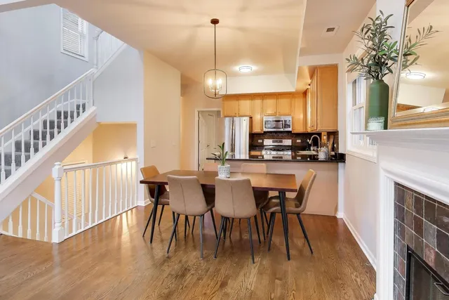 $800,000 | 2852 North Damen Avenue, Unit 3, Chicago, IL 60618