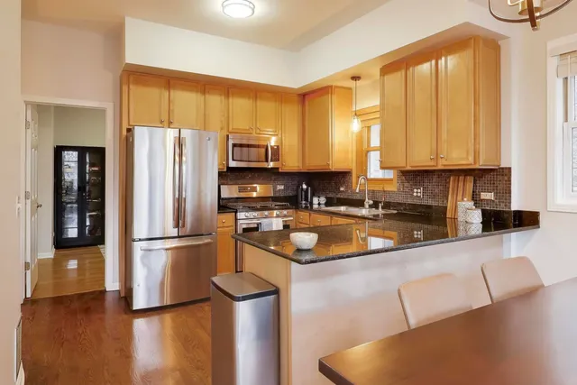 $800,000 | 2852 North Damen Avenue, Unit 3, Chicago, IL 60618