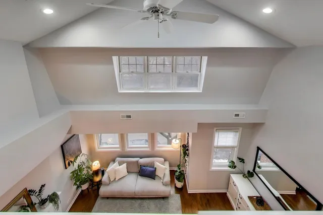 $800,000 | 2852 North Damen Avenue, Unit 3, Chicago, IL 60618