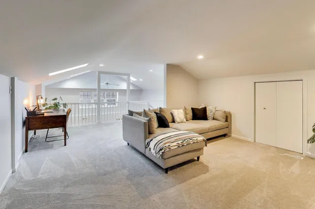 $800,000 | 2852 North Damen Avenue, Unit 3, Chicago, IL 60618